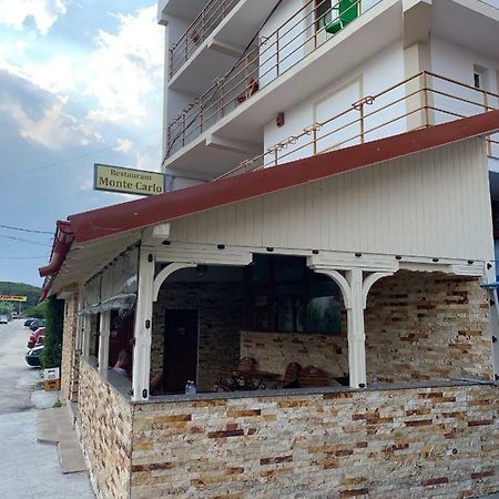Hotel Monte Carlo Piteşti Kültér fotó