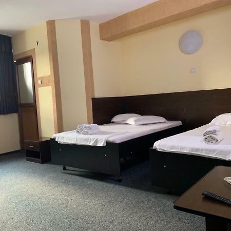 Hotel Monte Carlo Piteşti Kültér fotó