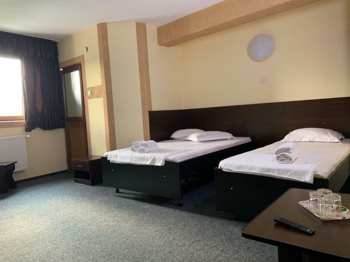 Hotel Monte Carlo Piteşti Kültér fotó